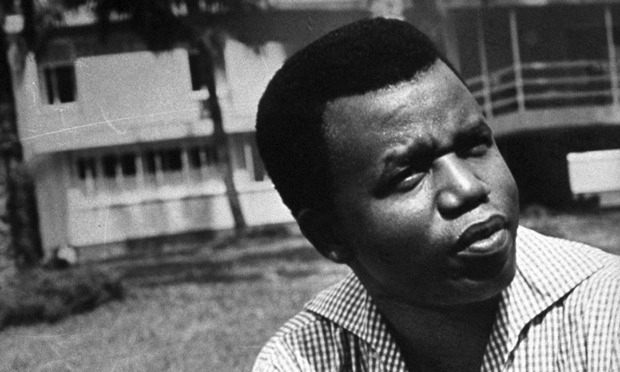 Chinua Achebe en su casa cerca de Lagos. Foto: Carlo Bavagnoli/Time & Life Pictures/Getty Image 